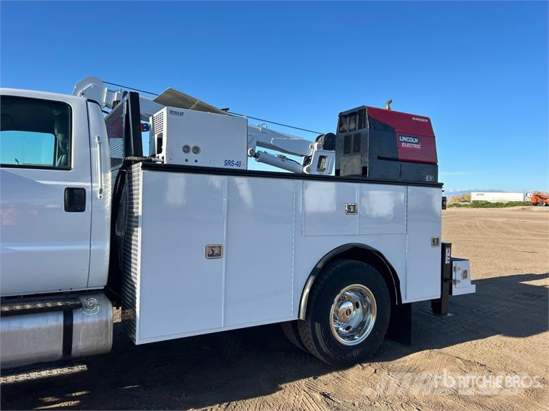 Ford F-750 4x2 Service Truck Pilsētas atkritumvedēji