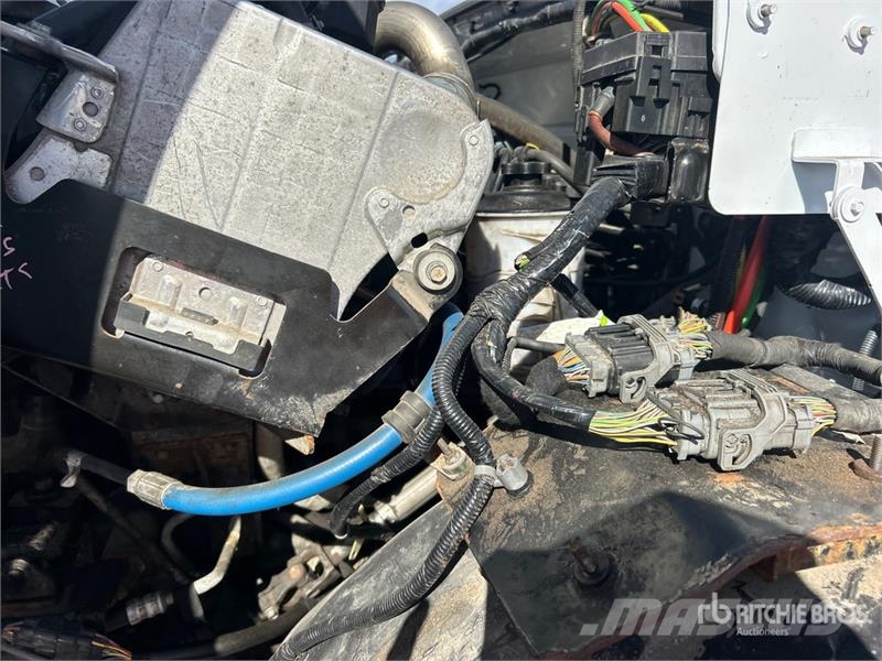 Ford F-750 4x2 Service Truck Pilsētas atkritumvedēji