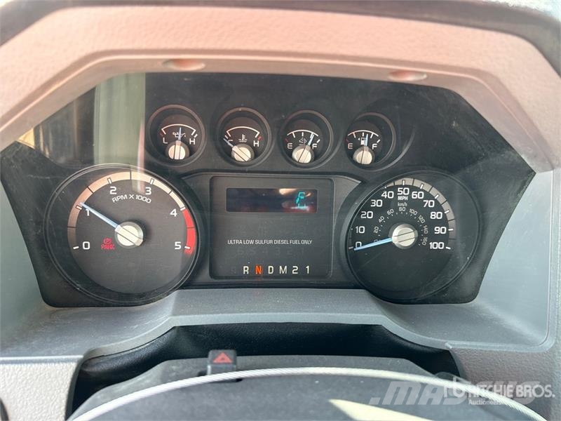 Ford F-750 4x2 Service Truck Pilsētas atkritumvedēji
