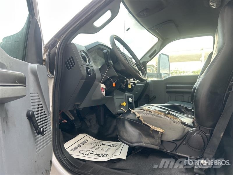 Ford F-750 4x2 Service Truck 市政车