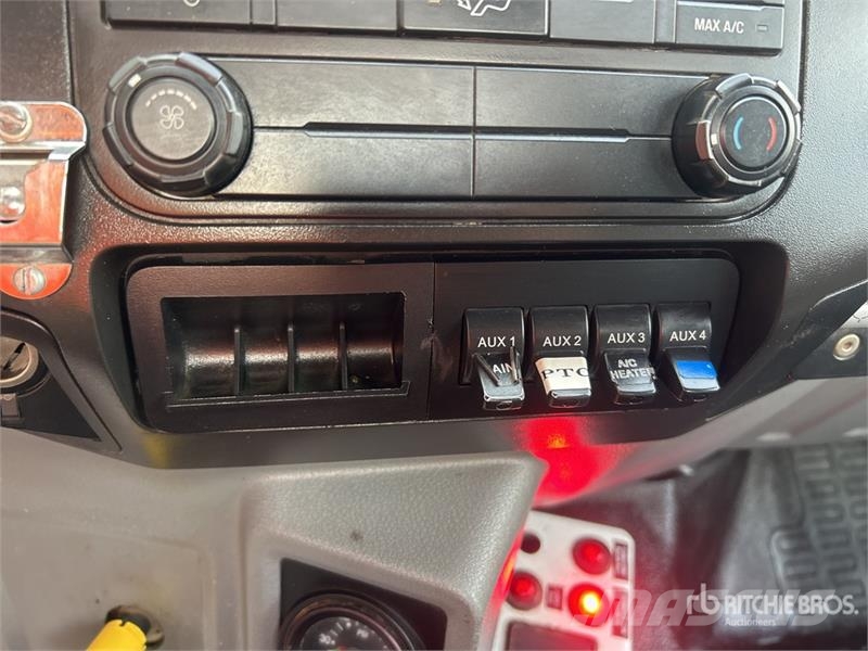 Ford F-750 4x2 Service Truck 市政车