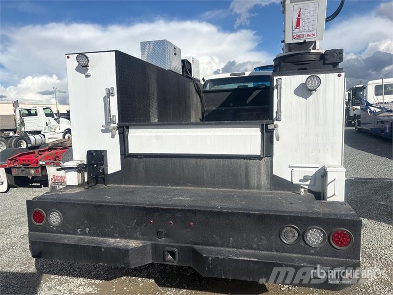 Ford F-750 4x2 Service Truck Pilsētas atkritumvedēji
