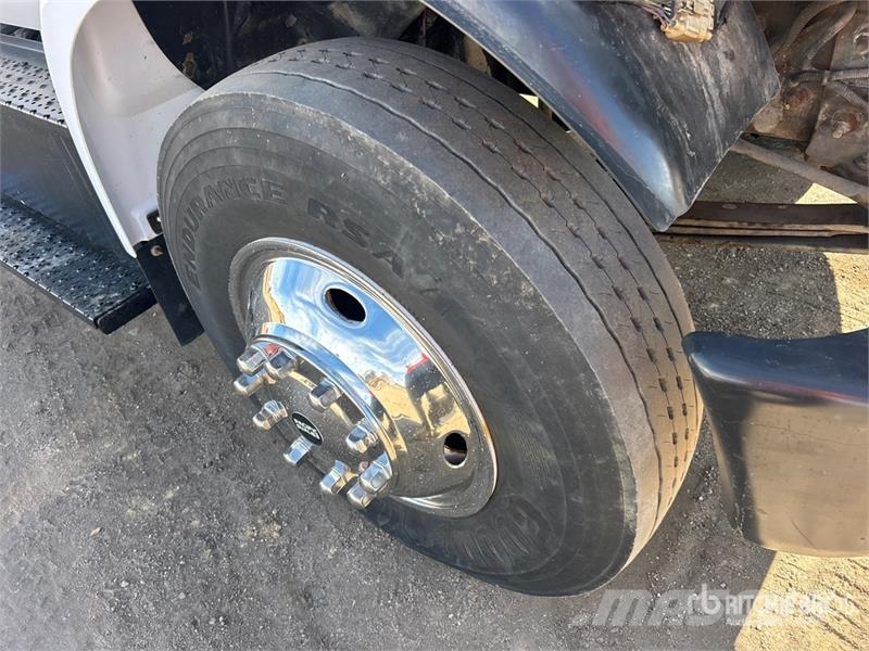 Ford F-750 4x2 Service Truck Pilsētas atkritumvedēji