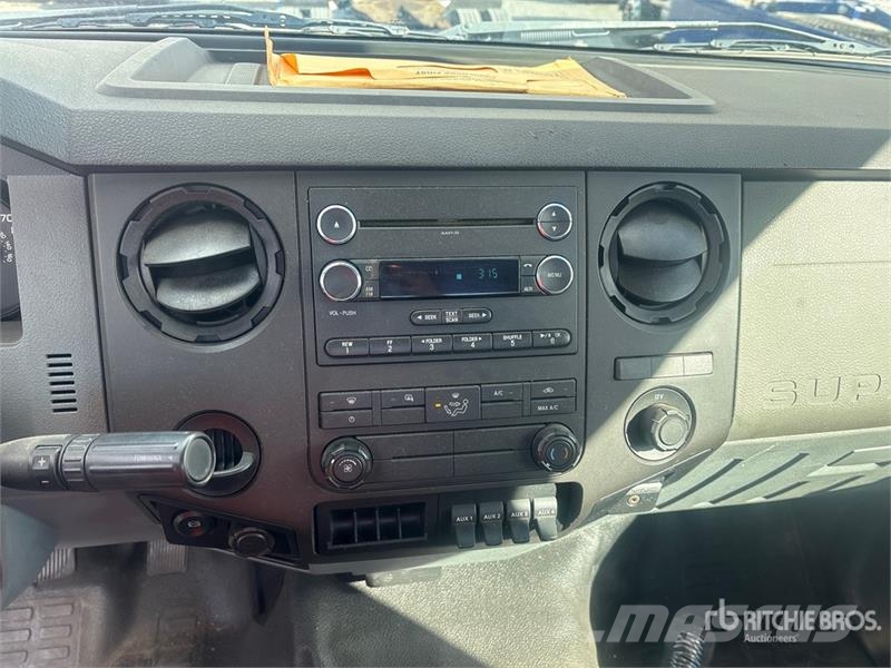 Ford F-750 4x2 Service Truck Pilsētas atkritumvedēji