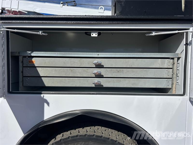 Ford F-750 4x2 Service Truck Pilsētas atkritumvedēji