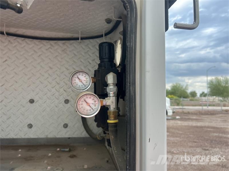 Ford F-750 4x2 Service Truck 市政车