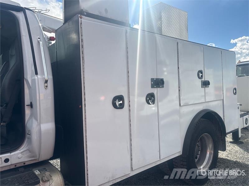 Ford F-750 4x2 Service Truck Pilsētas atkritumvedēji