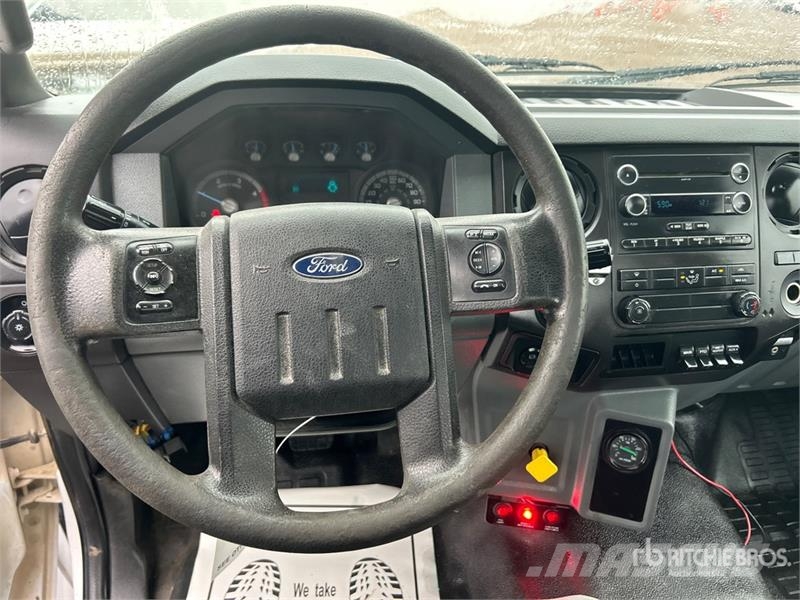 Ford F-750 4x2 Service Truck Kommunal-Sonderfahrzeuge