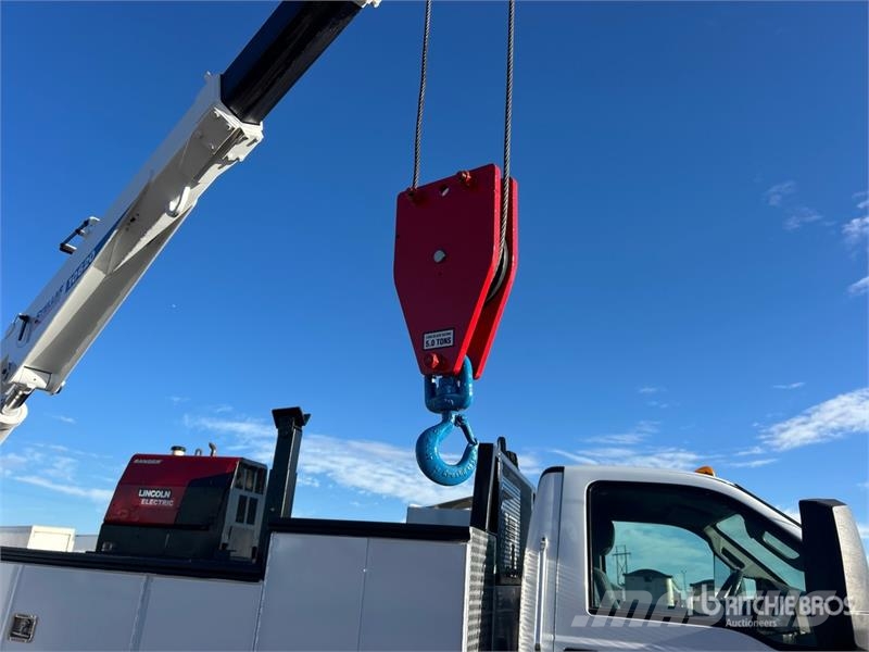 Ford F-750 4x2 Service Truck Pilsētas atkritumvedēji