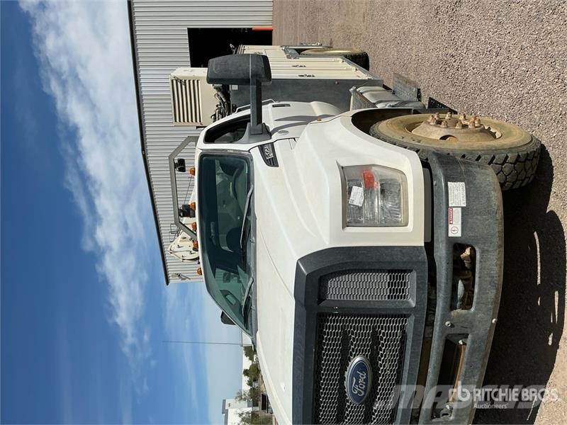 Ford F-750 4x2 Service Truck Közúti karbantartó haszongépek