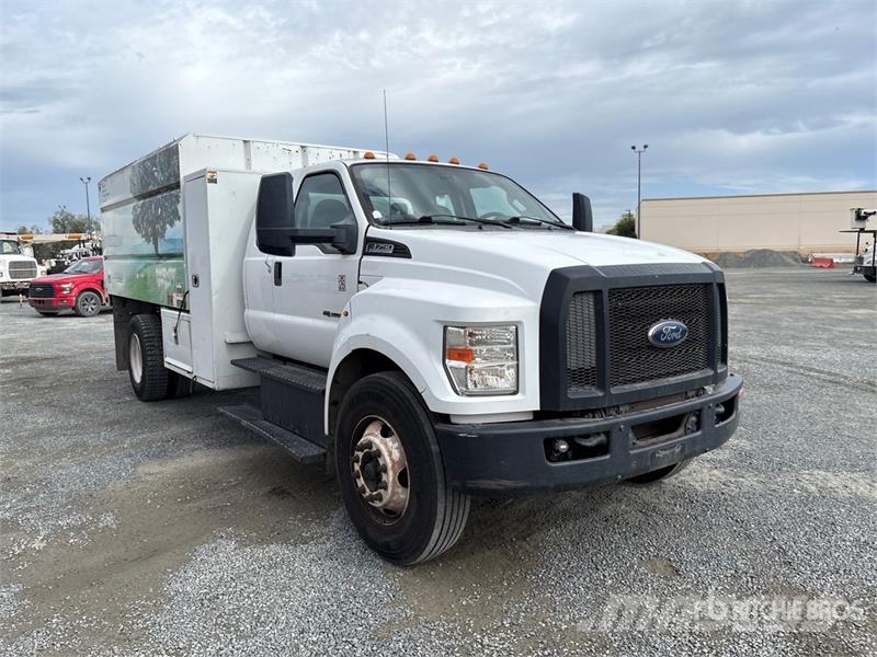 Ford F-750 XL 4x2 Chipper Truck Wood chip trucks