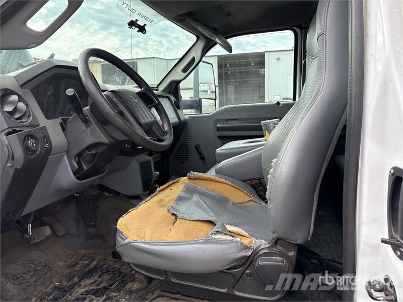 Ford F-750 XL 4x2 Chipper Truck Wood chip trucks