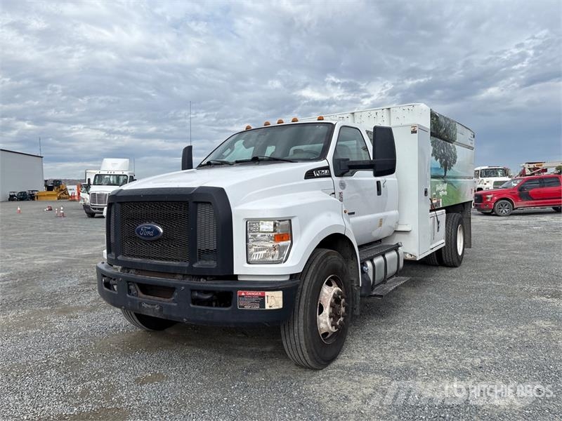 Ford F-750 XL 4x2 Chipper Truck Wood chip trucks