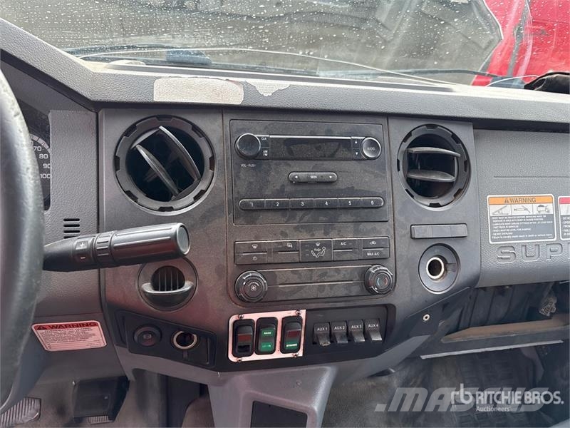 Ford F-750 XL 4x2 Chipper Truck Wood chip trucks