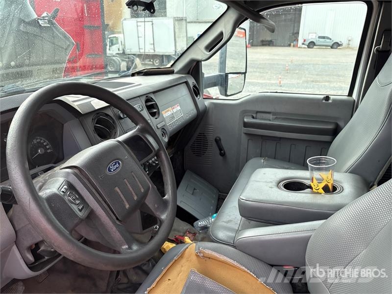 Ford F-750 XL 4x2 Chipper Truck Wood chip trucks