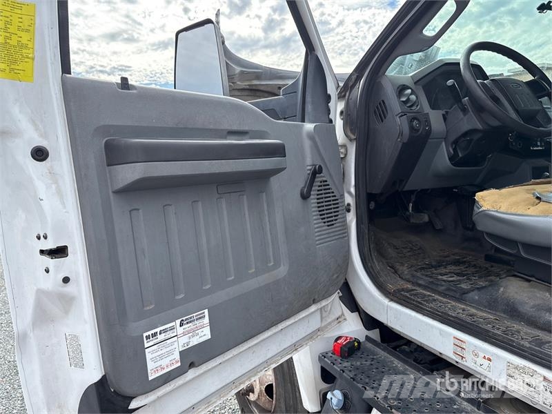Ford F-750 XL 4x2 Chipper Truck Wood chip trucks