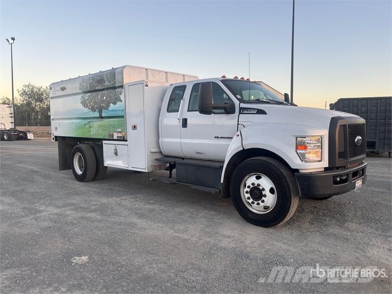 Ford F-750 XL 4x2 Extended Cab Chipper Truck Camion pour copeaux de bois