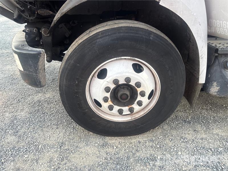 Ford F-750 XL 4x2 Extended Cab Chipper Truck Camion pour copeaux de bois