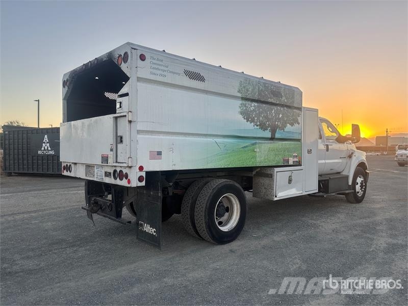Ford F-750 XL 4x2 Extended Cab Chipper Truck Camion pour copeaux de bois