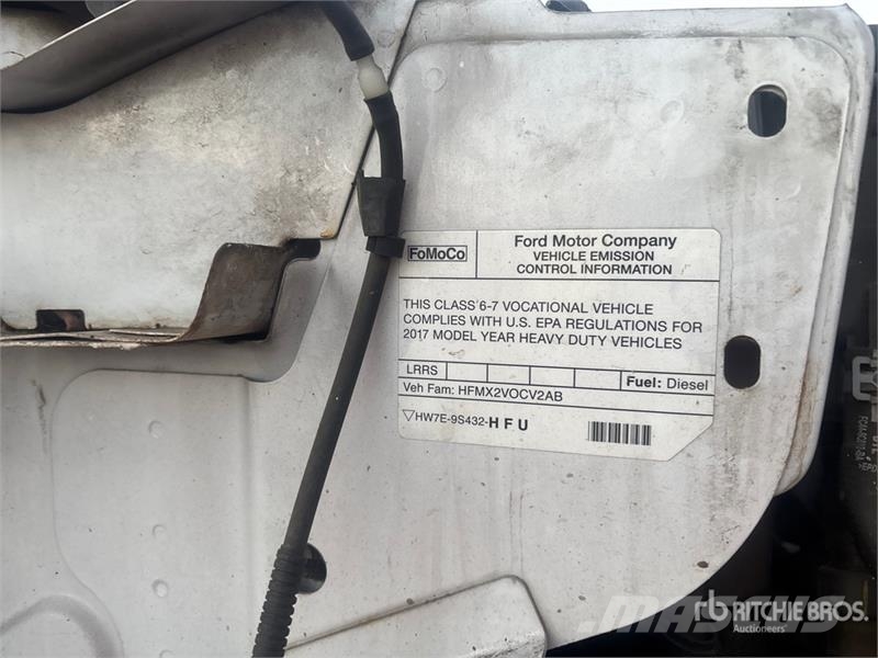 Ford F-750 XL 4x2 Extended Cab Chipper Truck Camion pour copeaux de bois