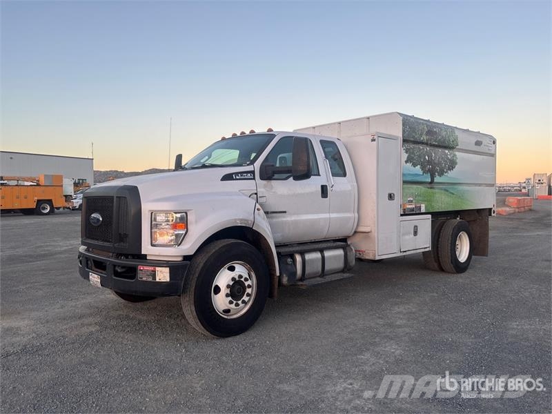 Ford F-750 XL 4x2 Extended Cab Chipper Truck Camion pour copeaux de bois