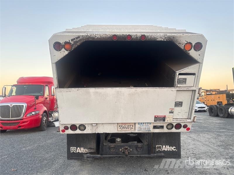 Ford F-750 XL 4x2 Extended Cab Chipper Truck Camion pour copeaux de bois
