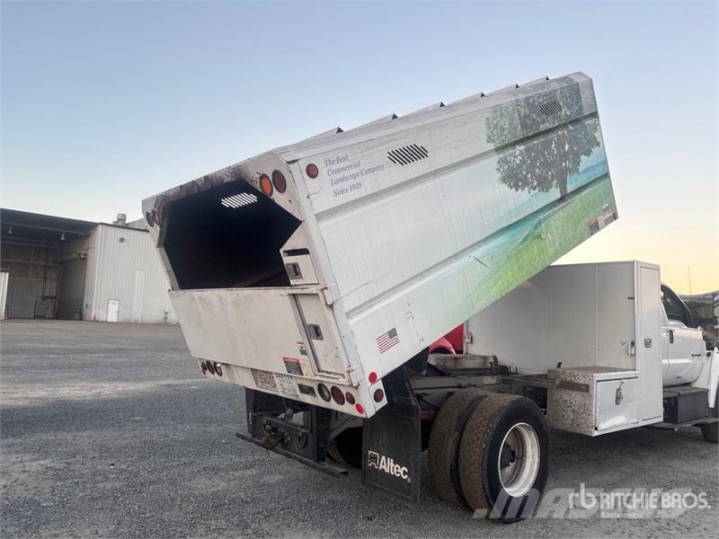 Ford F-750 XL 4x2 Extended Cab Chipper Truck Camion pour copeaux de bois