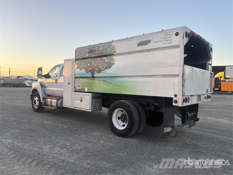 Ford F-750 XL 4x2 Extended Cab Chipper Truck Camion pour copeaux de bois