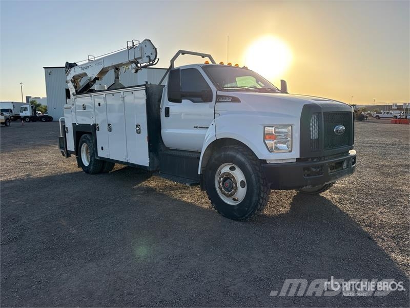 Ford F-750 XL 4x2 Service Truck Veículos municipais / de uso geral