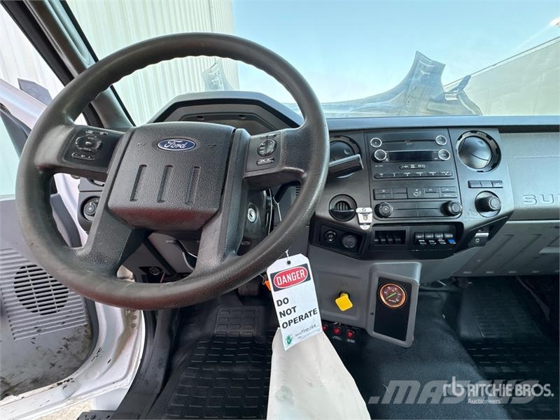 Ford F-750 XL 4x2 Service Truck Veículos municipais / de uso geral