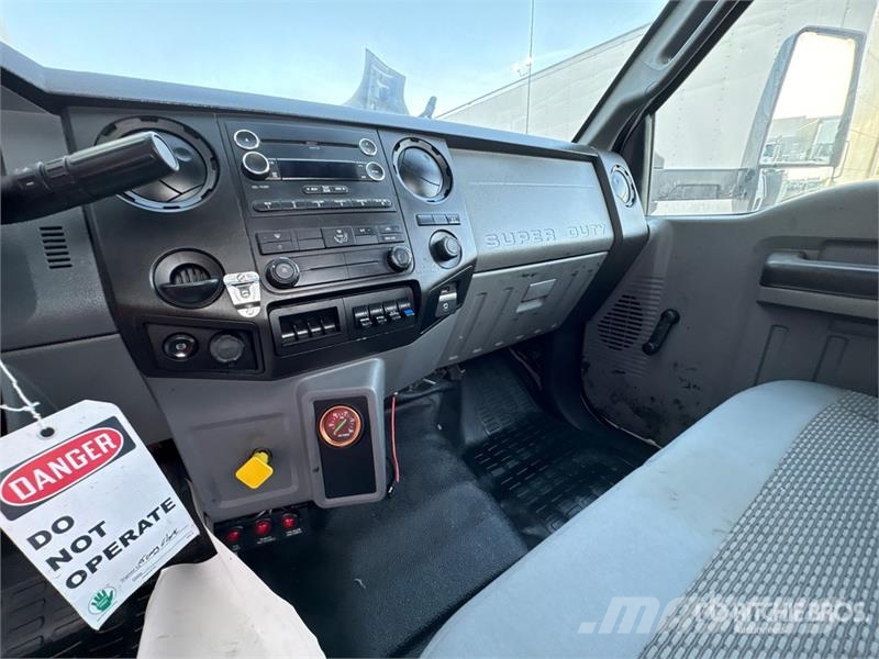 Ford F-750 XL 4x2 Service Truck Veículos municipais / de uso geral