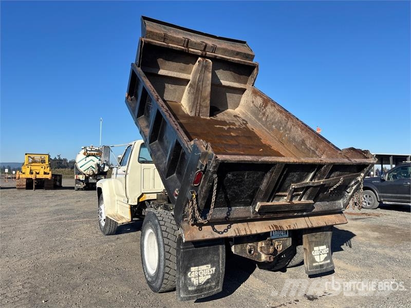 Ford F-800 Pašizgāzējs