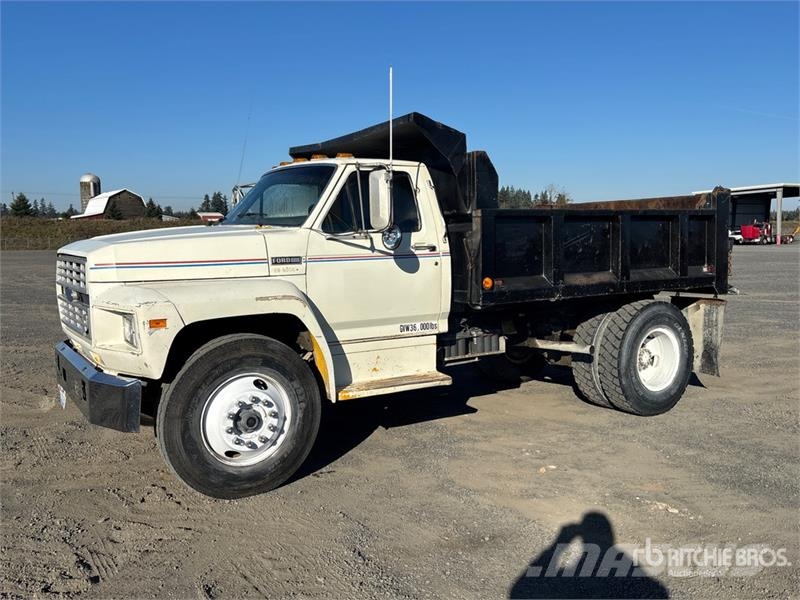 Ford F-800 Pašizgāzējs