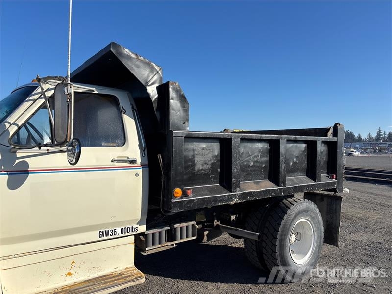 Ford F-800 Pašizgāzējs