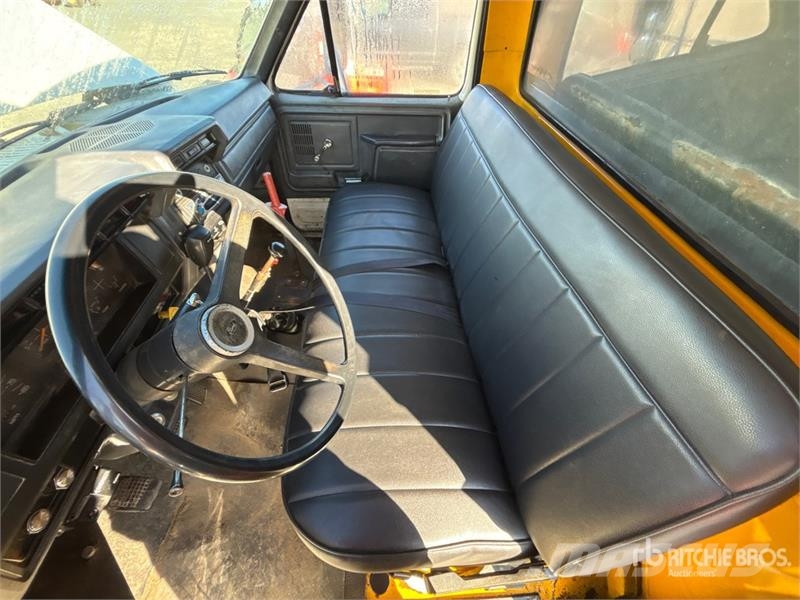 Ford F-800 Pašizgāzējs