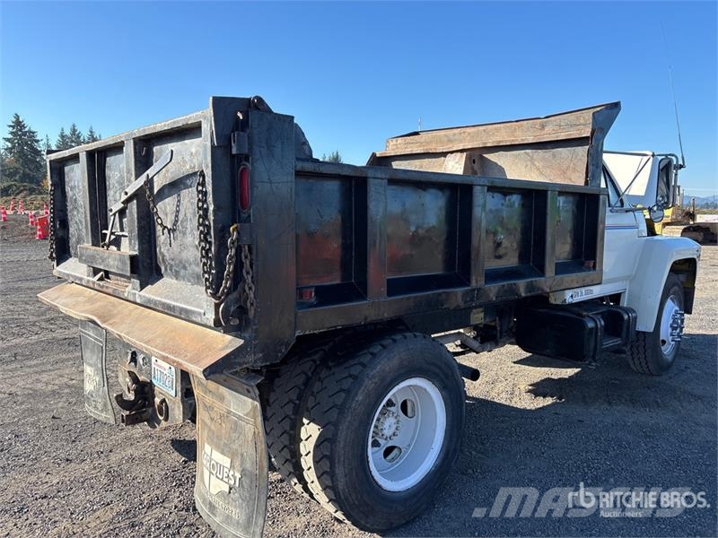 Ford F-800 Pašizgāzējs
