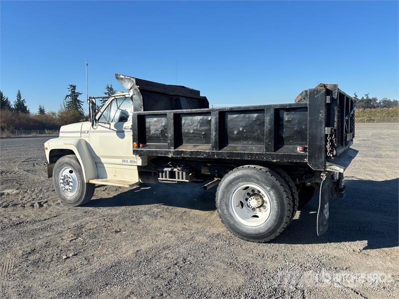 Ford F-800 Pašizgāzējs