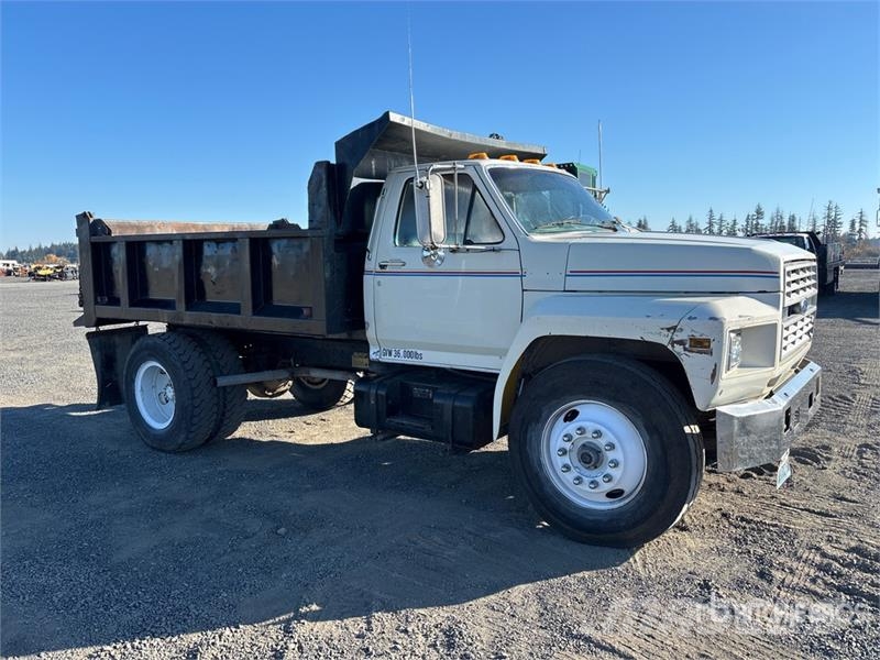 Ford F-800 Pašizgāzējs