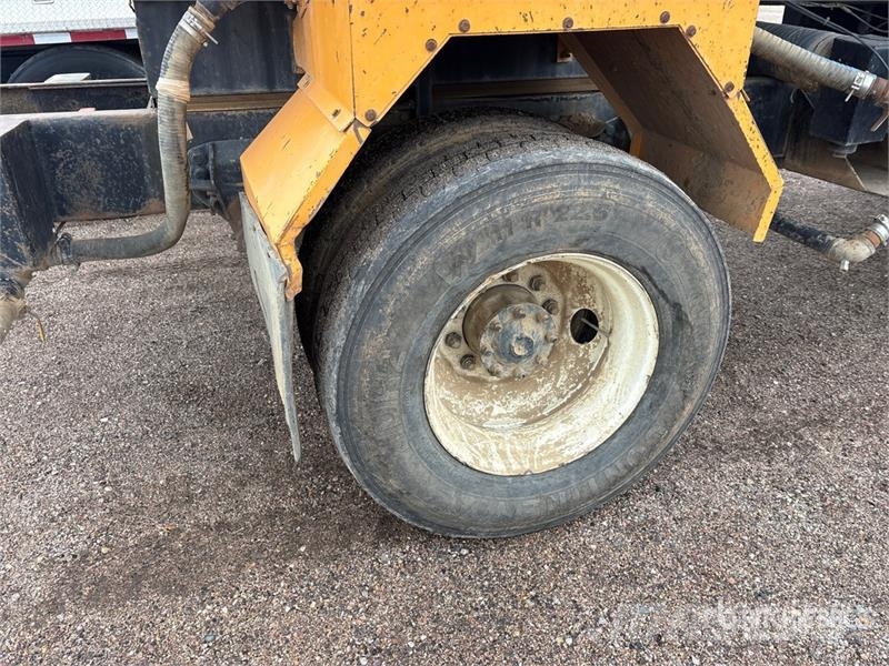 Ford F-800 2000 gal 4x2 Water Truck Autocisterne
