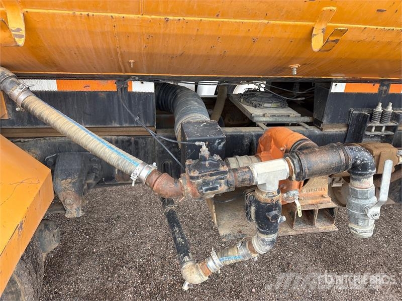 Ford F-800 2000 gal 4x2 Water Truck Autocisterne
