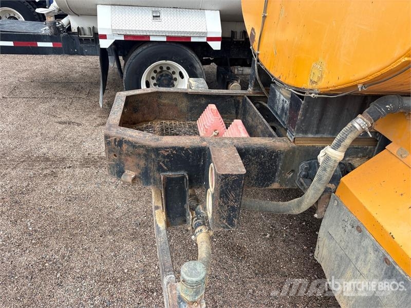 Ford F-800 2000 gal 4x2 Water Truck Autocisterne