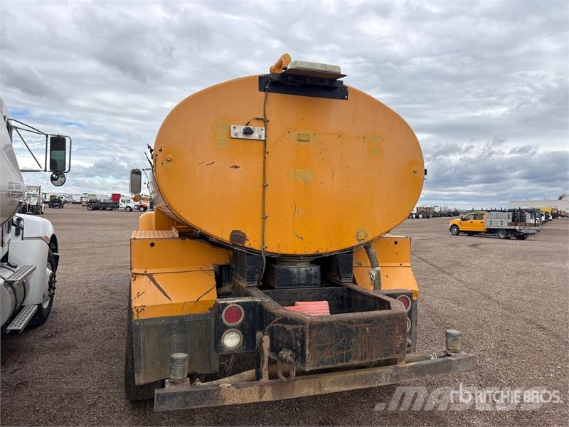 Ford F-800 2000 gal 4x2 Water Truck Autocisterne