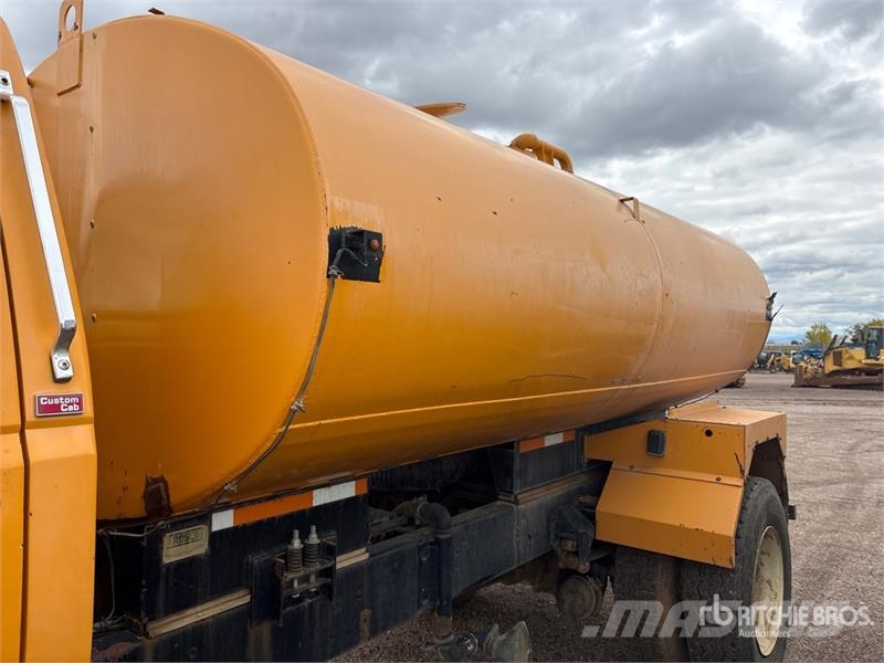 Ford F-800 2000 gal 4x2 Water Truck Autocisterne