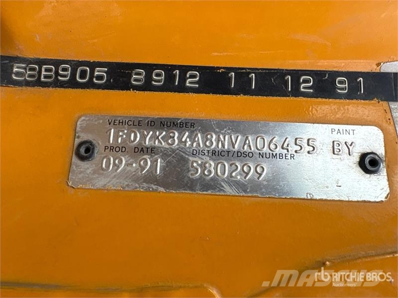 Ford F-800 2000 gal 4x2 Water Truck Autocisterne