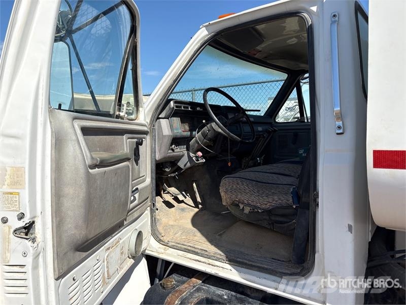 Ford F-800 2250 gal 4x2 Water Truck Cisterny na vodu