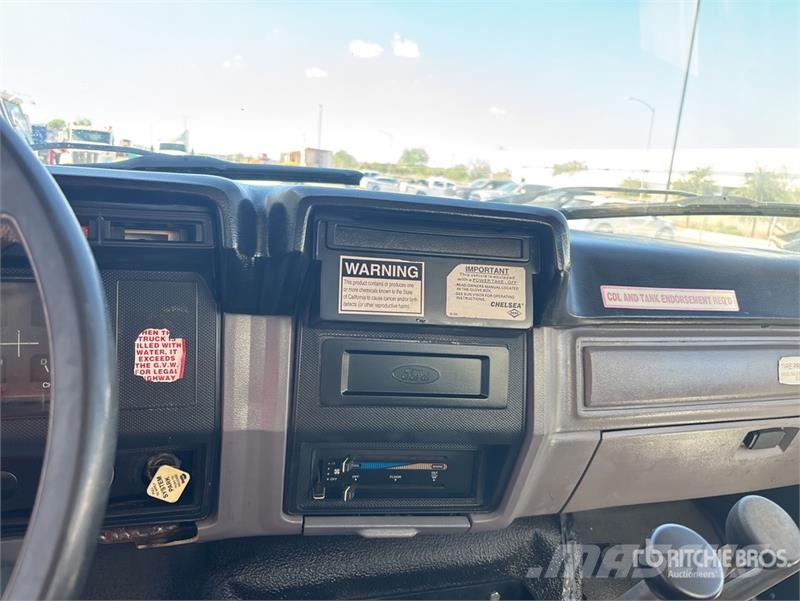 Ford F-800 2250 gal 4x2 Water Truck Tovornjaki za vodo