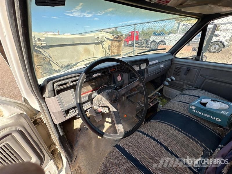 Ford F-800 2250 gal 4x2 Water Truck Cisterny na vodu