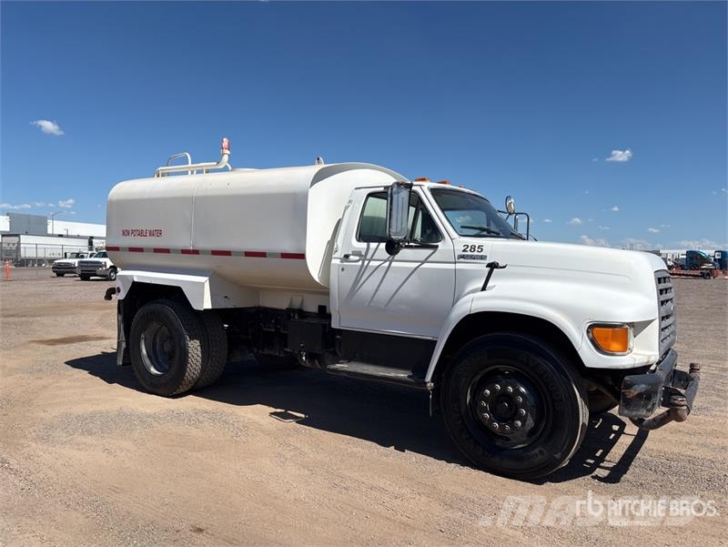 Ford F-800 2250 gal 4x2 Water Truck Tovornjaki za vodo
