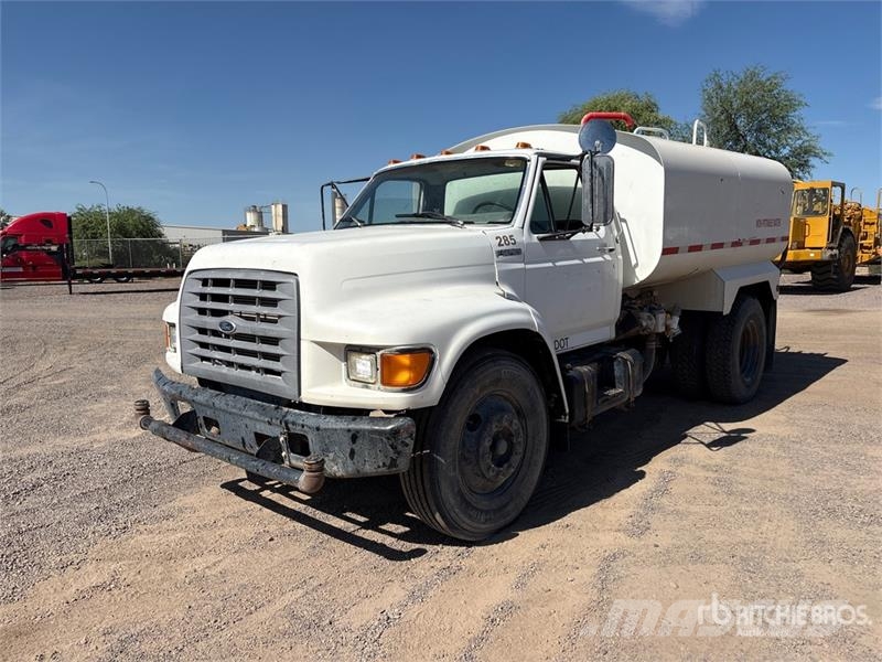 Ford F-800 2250 gal 4x2 Water Truck Cisterny na vodu