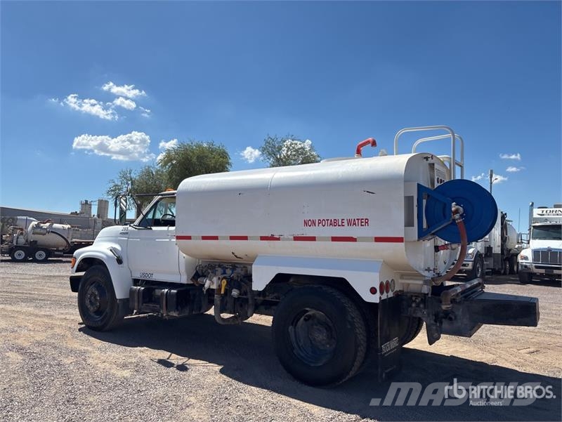 Ford F-800 2250 gal 4x2 Water Truck Tovornjaki za vodo